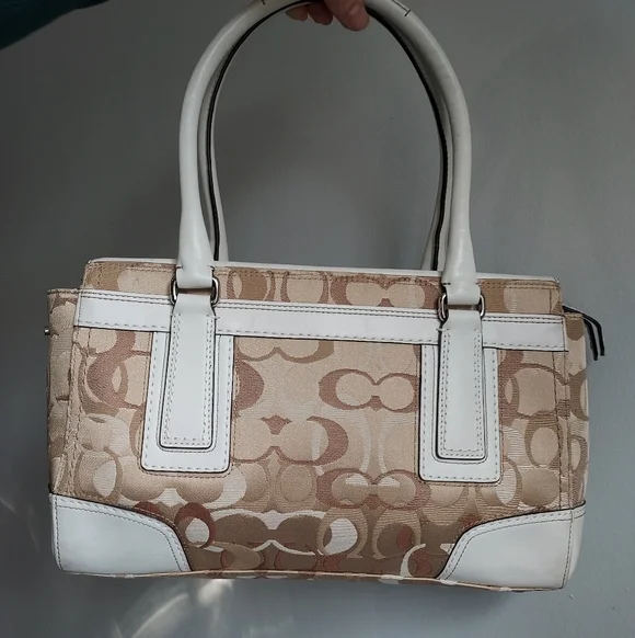 Coach Signature hand Bag - Picture 2 of 9
